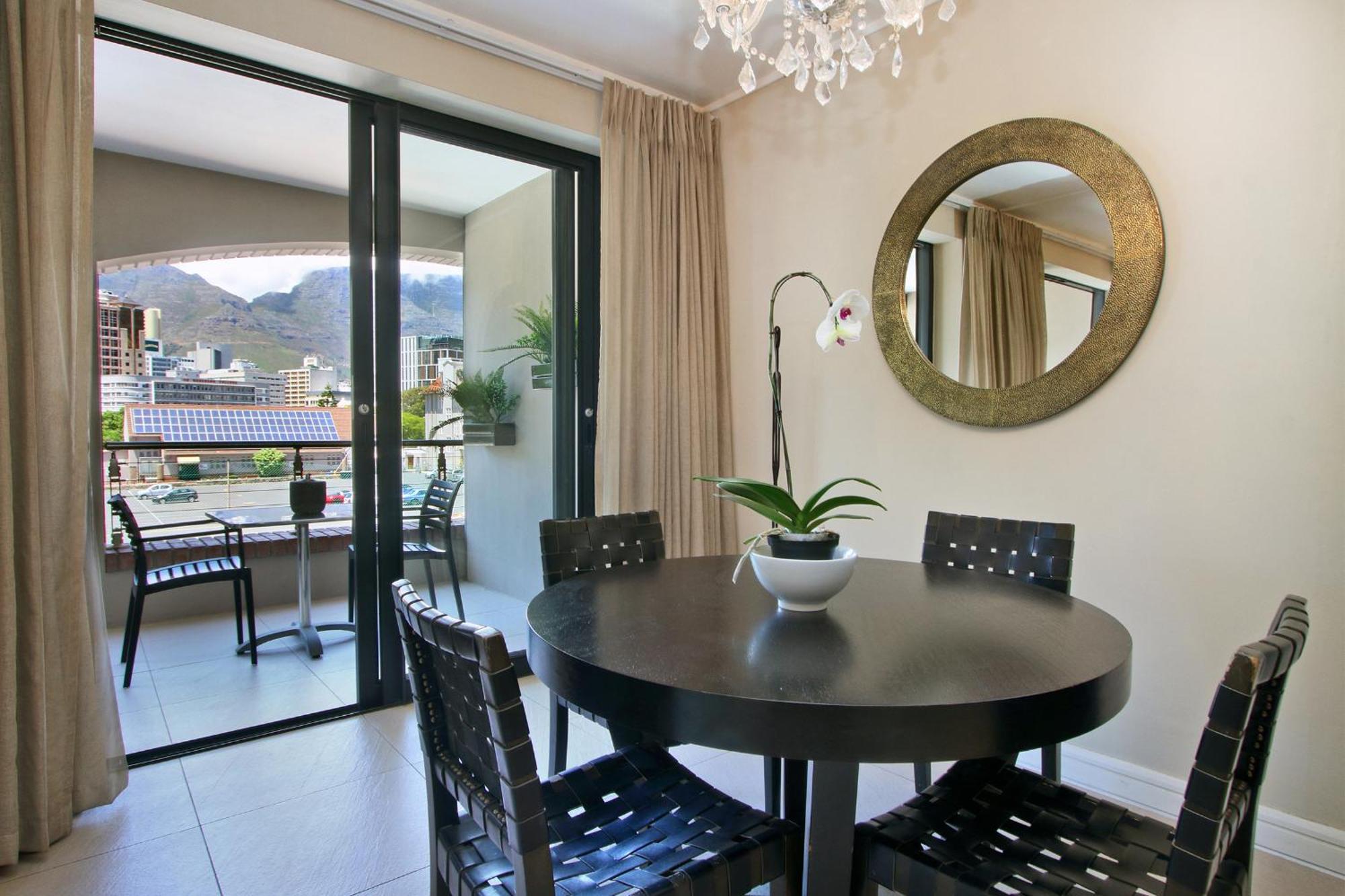 Apartment Luxury In The Rockwell, Close To The V&a Waterfront